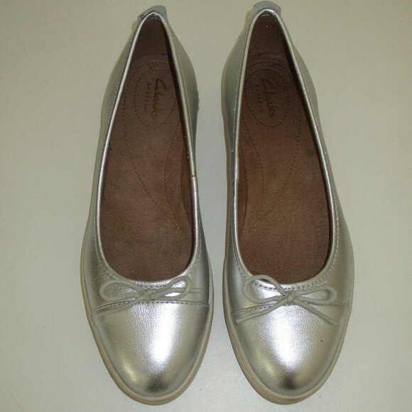 Clarks Artisan Womens Silver Flat Loafer NWOB - Size 7.5M - Picture 6 of 9